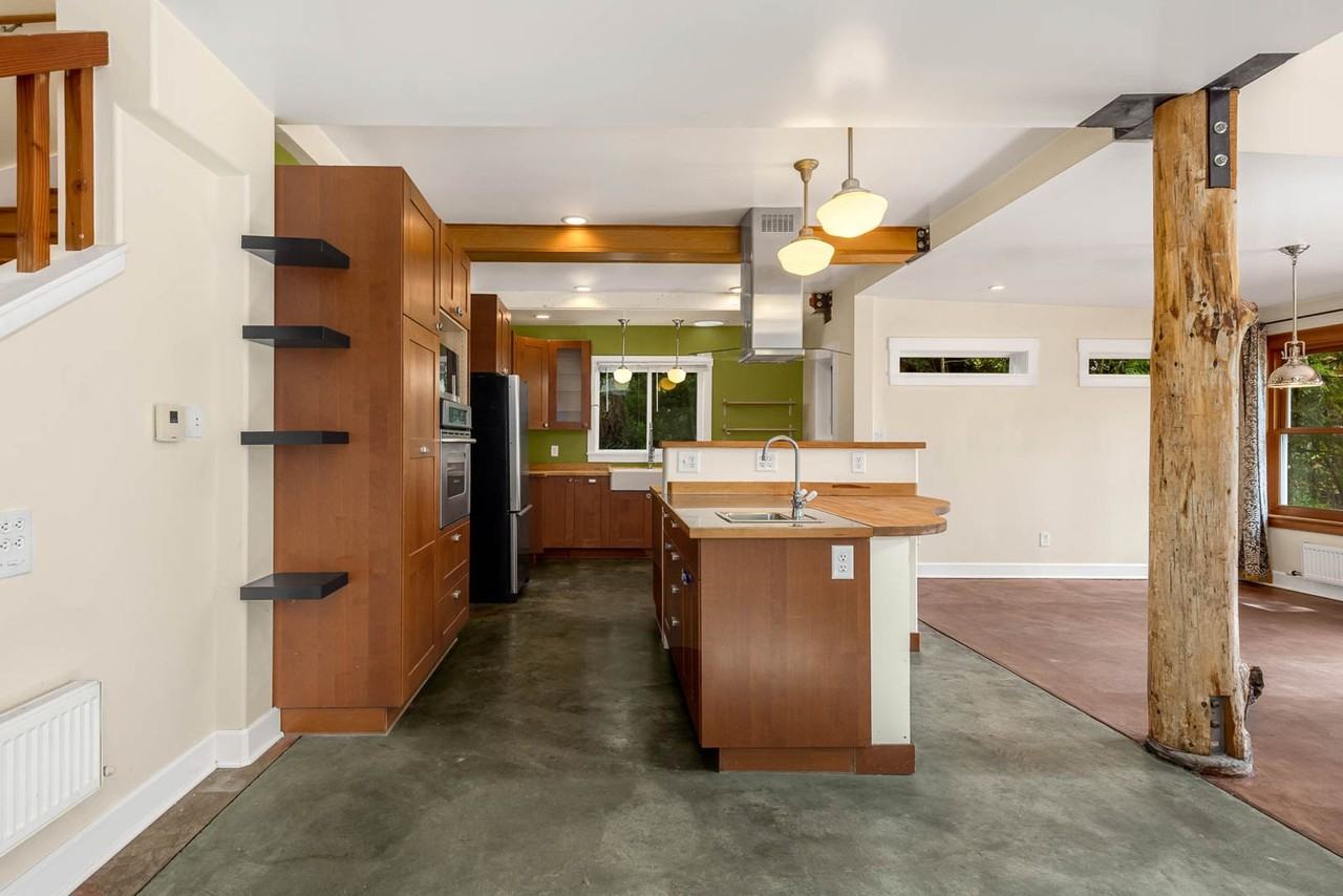 4061 Ne 110th St - Photo 4 of 21