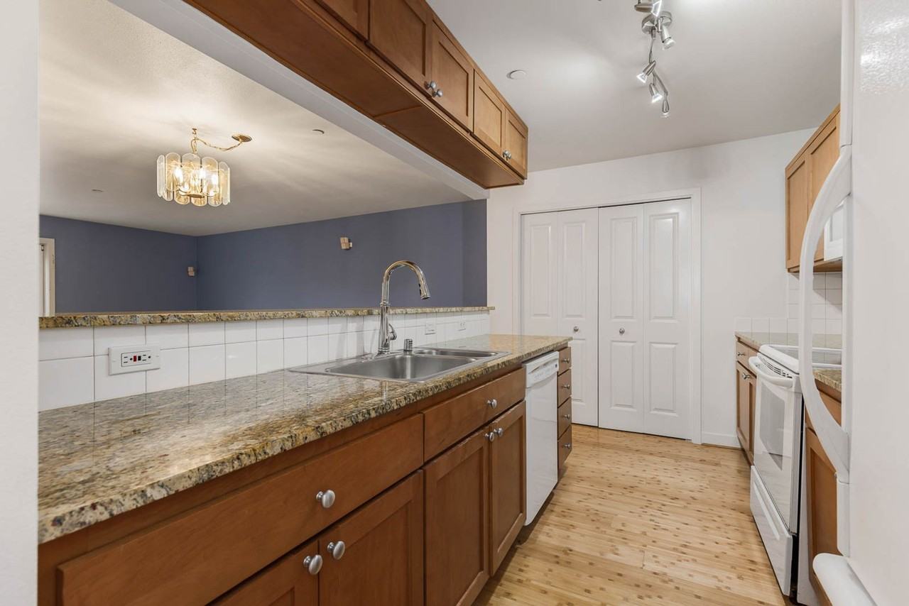 701 1st Ave N #201 - Photo 4 of 19