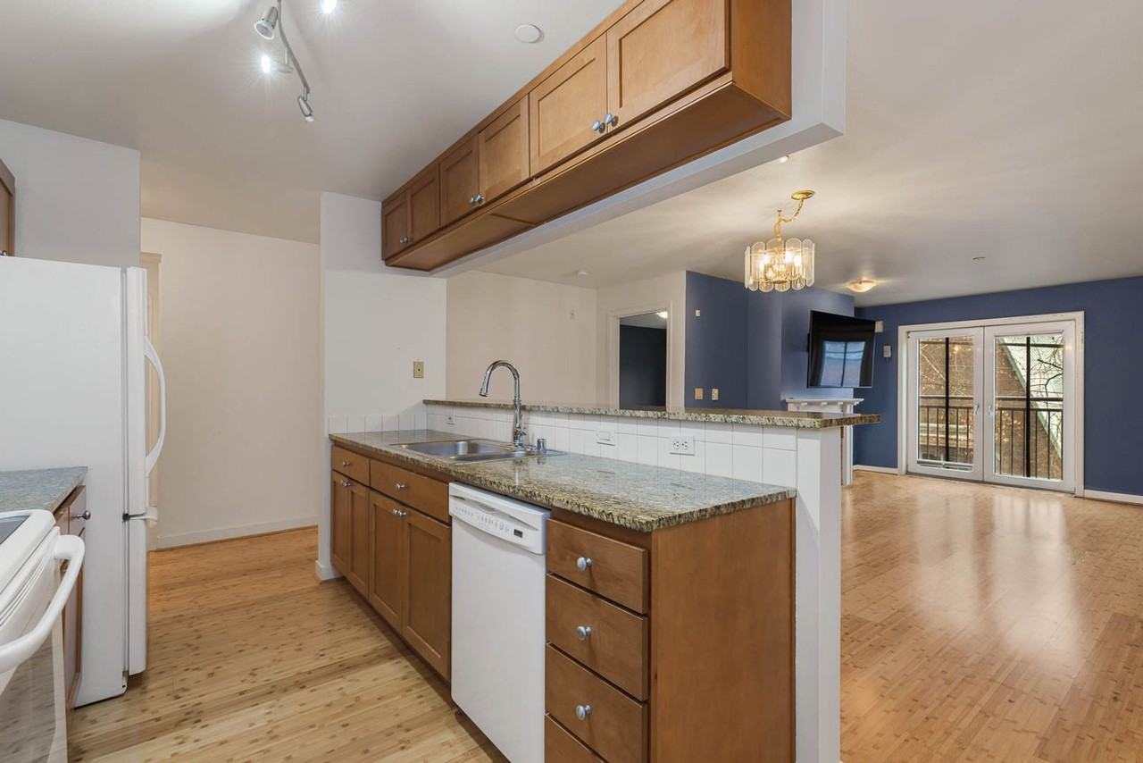 701 1st Ave N #201 - Photo 6 of 19