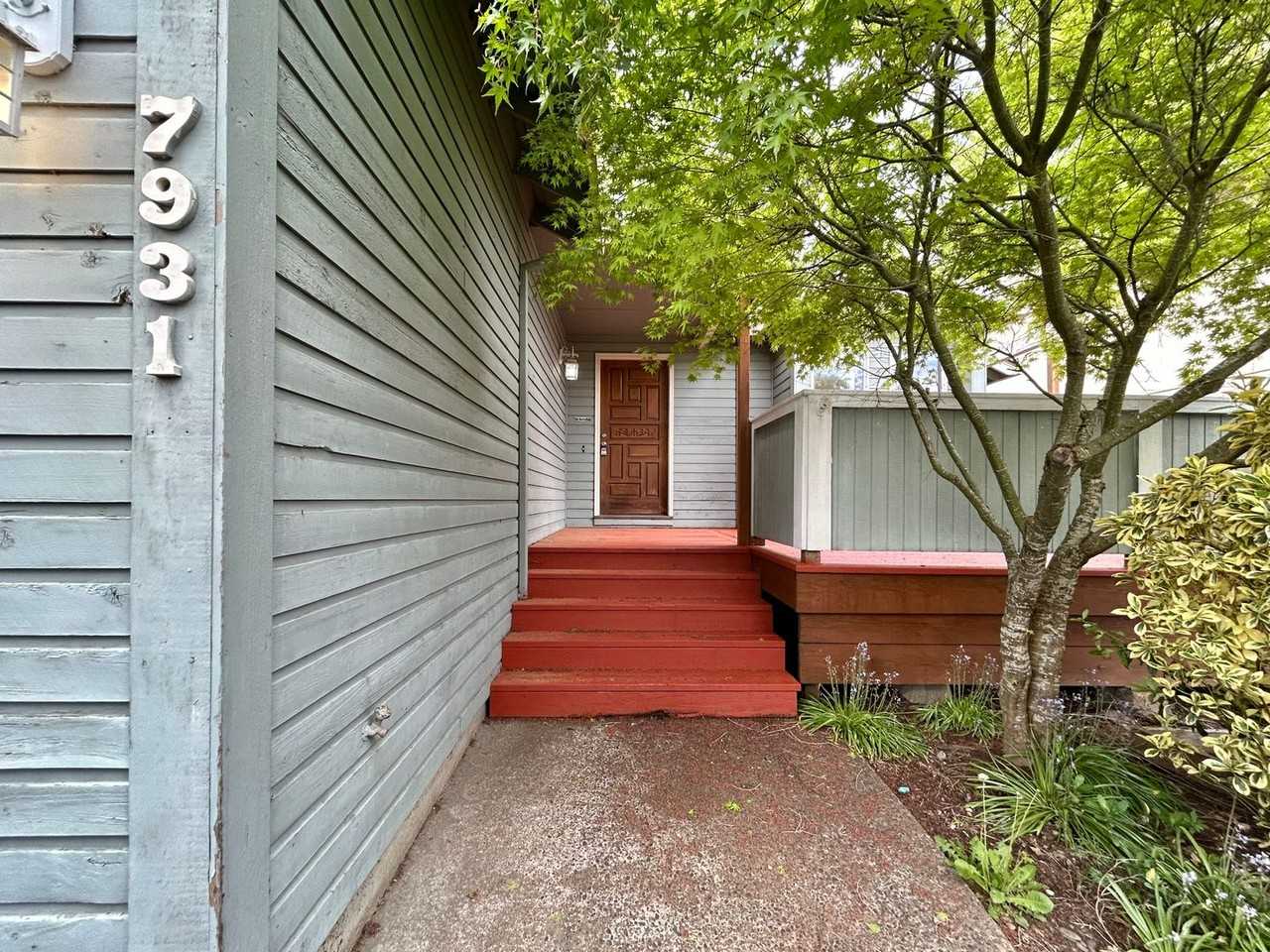 7931 Sw Bond St - Photo 6 of 35