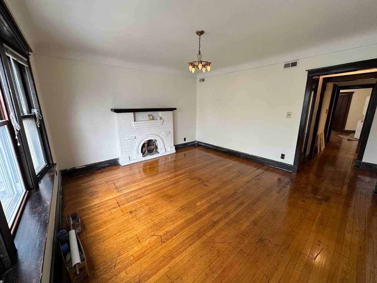 1929 W Larchmont Ave #2 - Photo 2 of 8