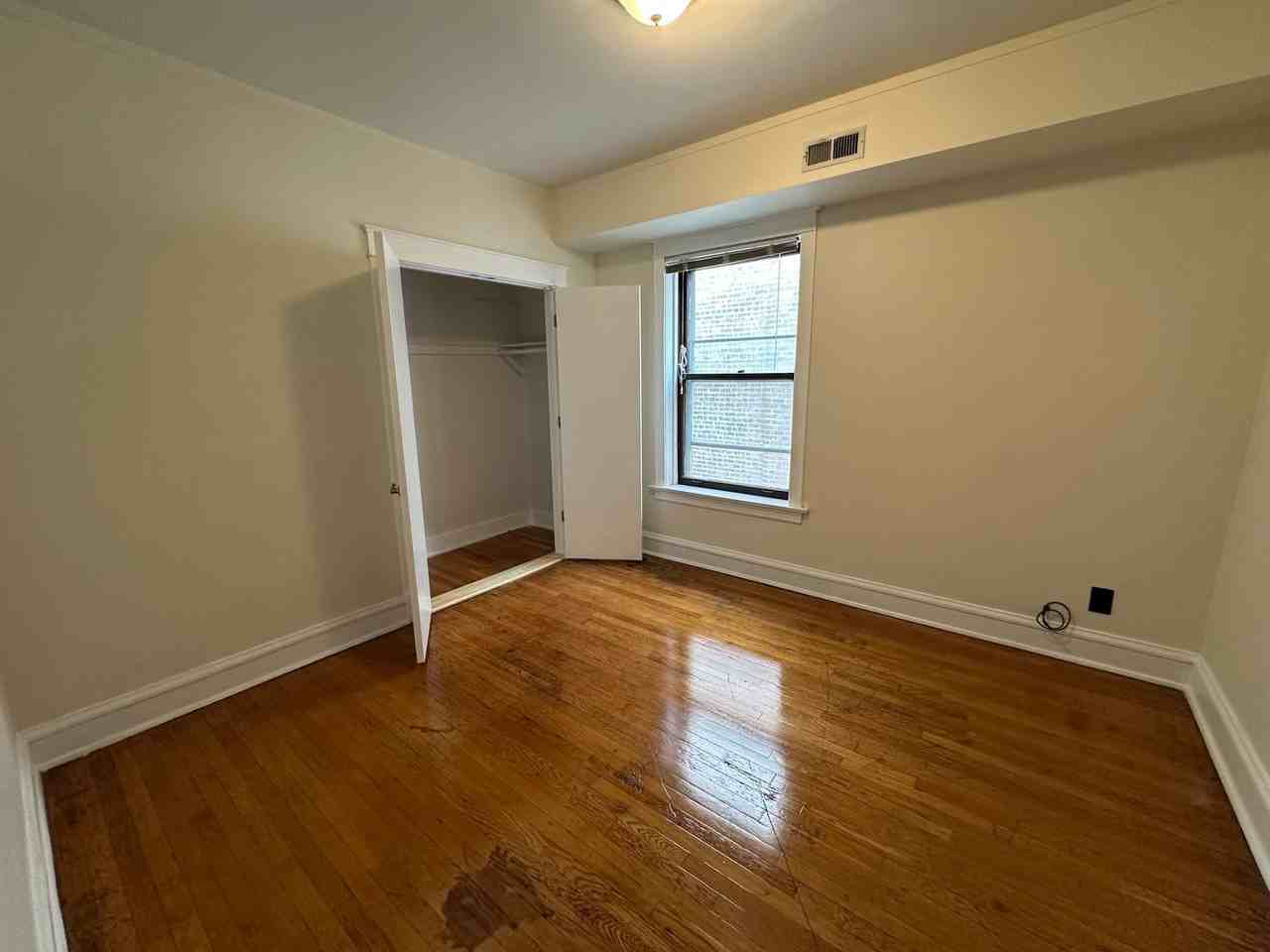 1929 W Larchmont Ave #2 - Photo 4 of 8