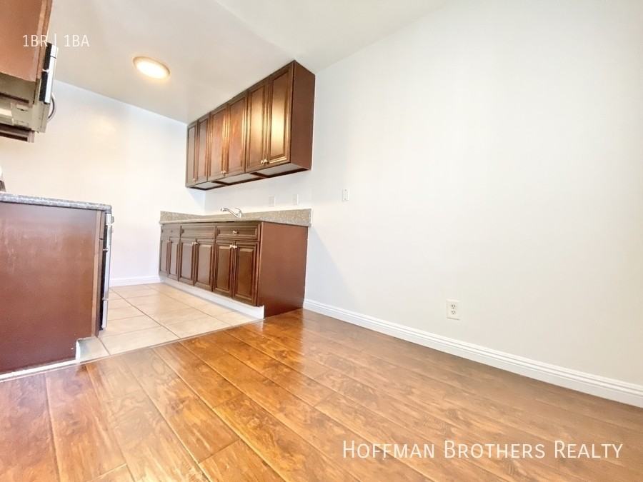 16215 Vanowen St #11 - Photo 4 of 8