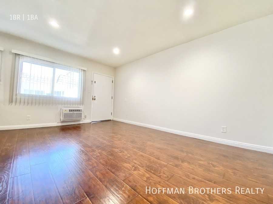 16215 Vanowen St #11 - Photo 6 of 8