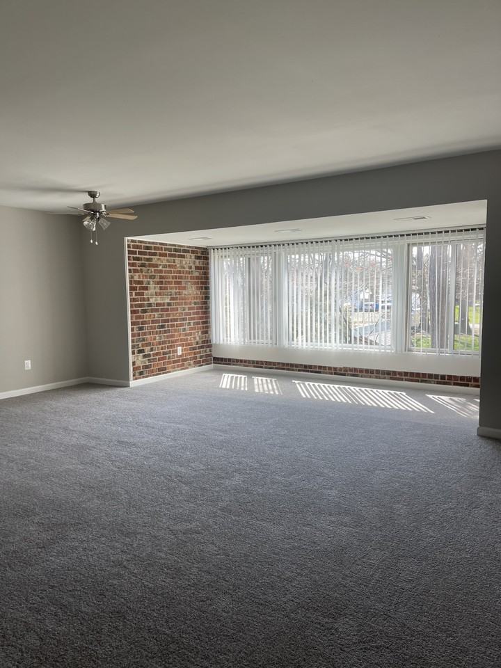 8400 Sky View DriveUnit 102 #8400-102 - Photo 5 of 14