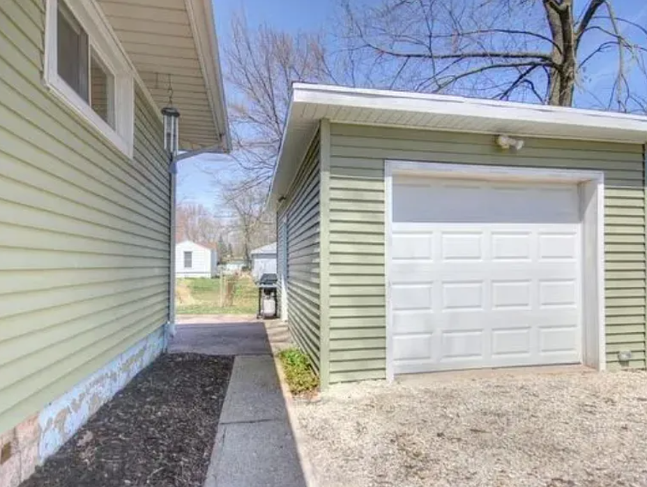 808 E Ficklin St #1 - Photo 3 of 11