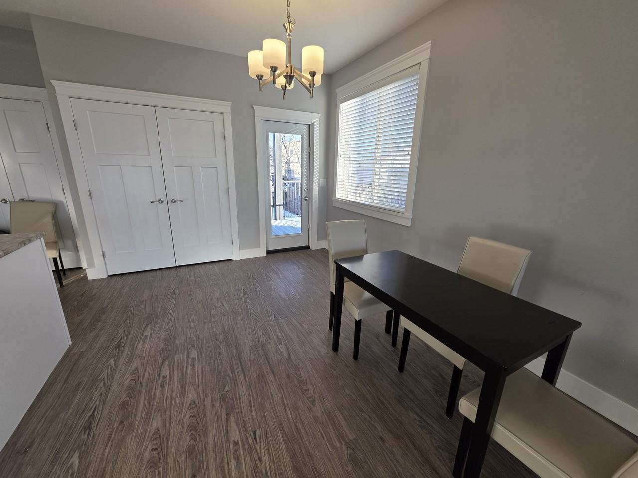 8312 88 Ave Uppr - Photo 2 of 9