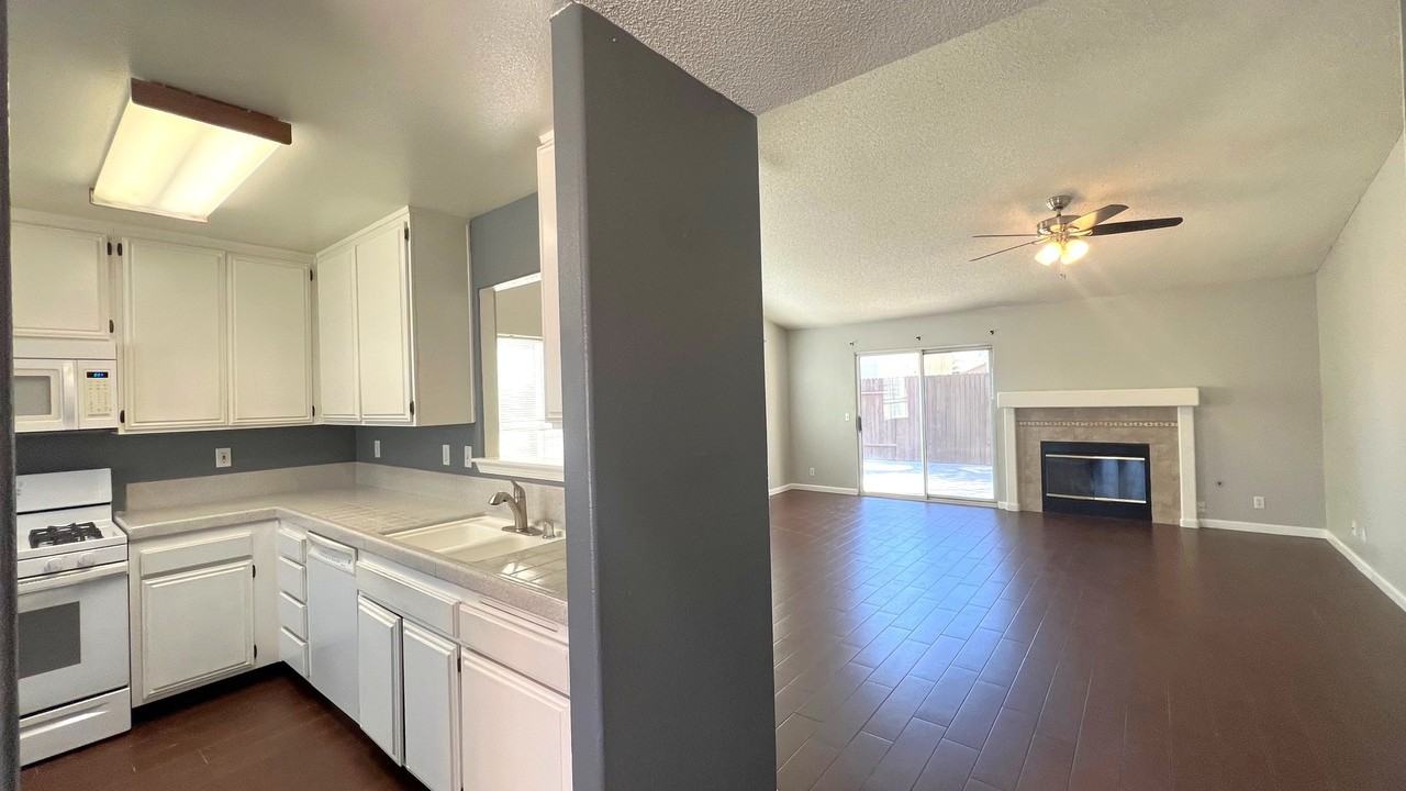 3105 Silver Spur Way #1 - Photo 4 of 19