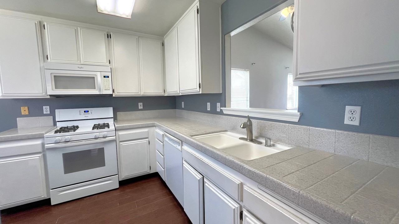 3105 Silver Spur Way #1 - Photo 5 of 19