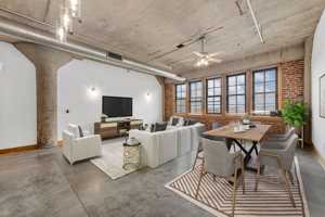 featured image of 2605 Washington Ave