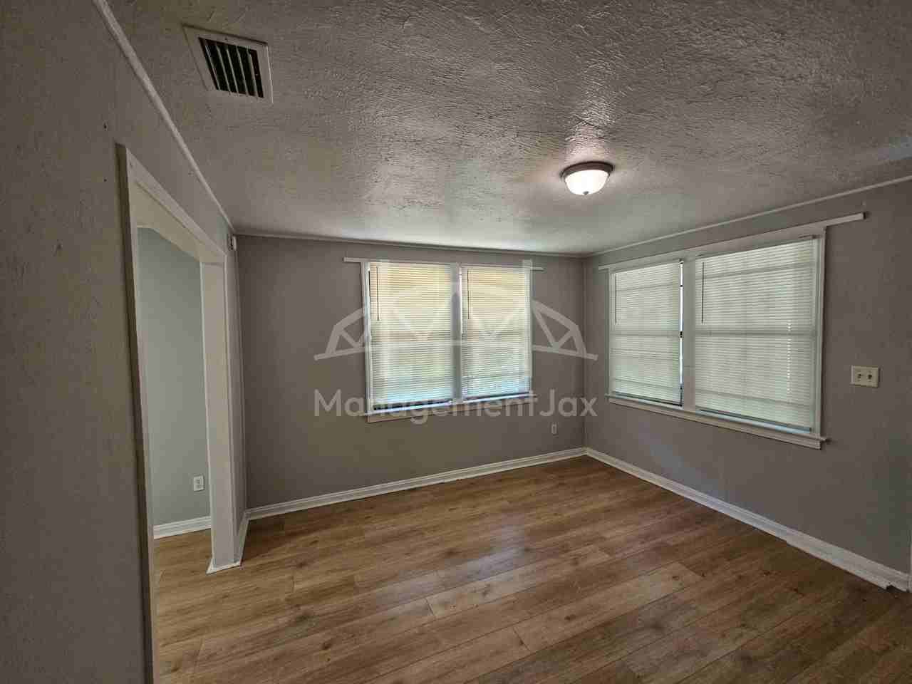 2040 W 15th St #1 - Photo 4 of 14