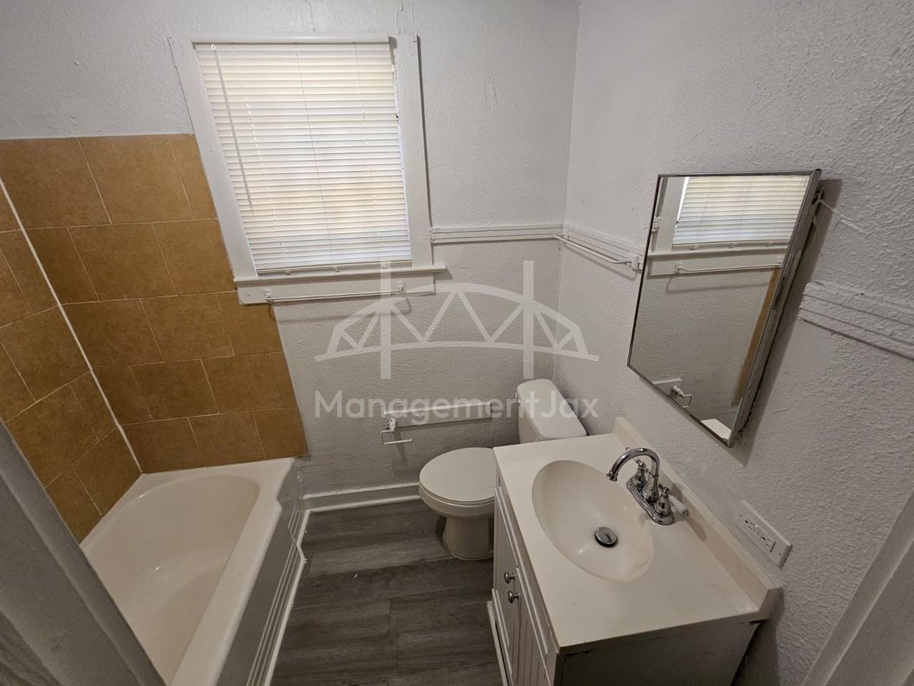 2040 W 15th St #1 - Photo 5 of 14