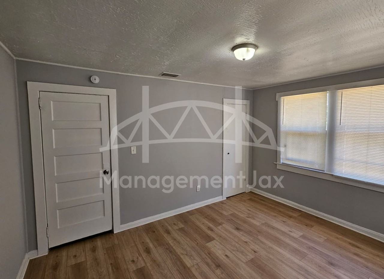 2040 W 15th St #1 - Photo 7 of 14