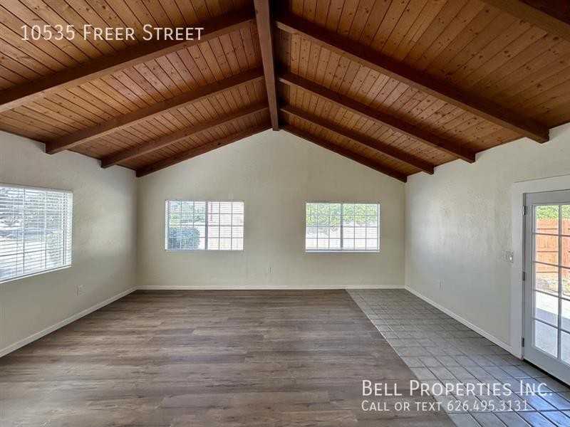 10535 Freer St - Photo 3 of 17