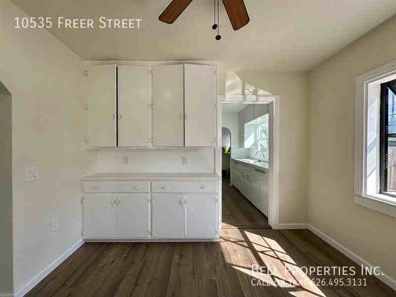 10535 Freer St - Photo 5 of 17