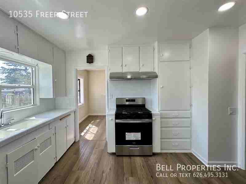 10535 Freer St - Photo 6 of 17