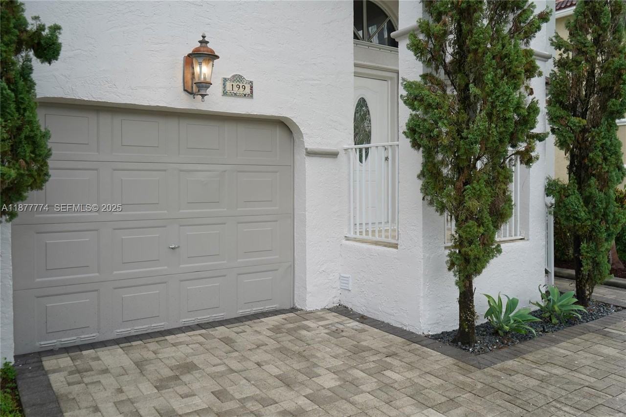 199 Northwest 152nd Avenue - Photo 4 of 46