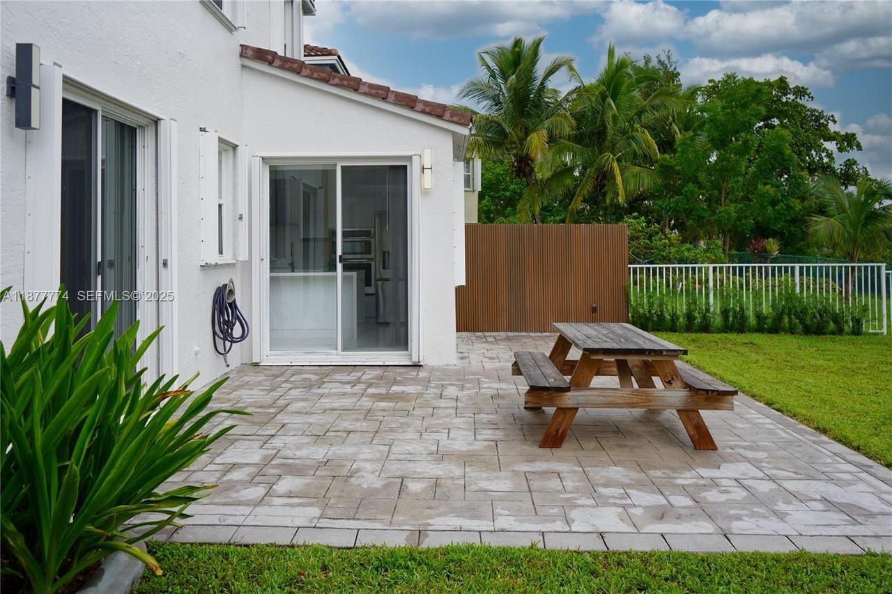 199 Northwest 152nd Avenue - Photo 5 of 46