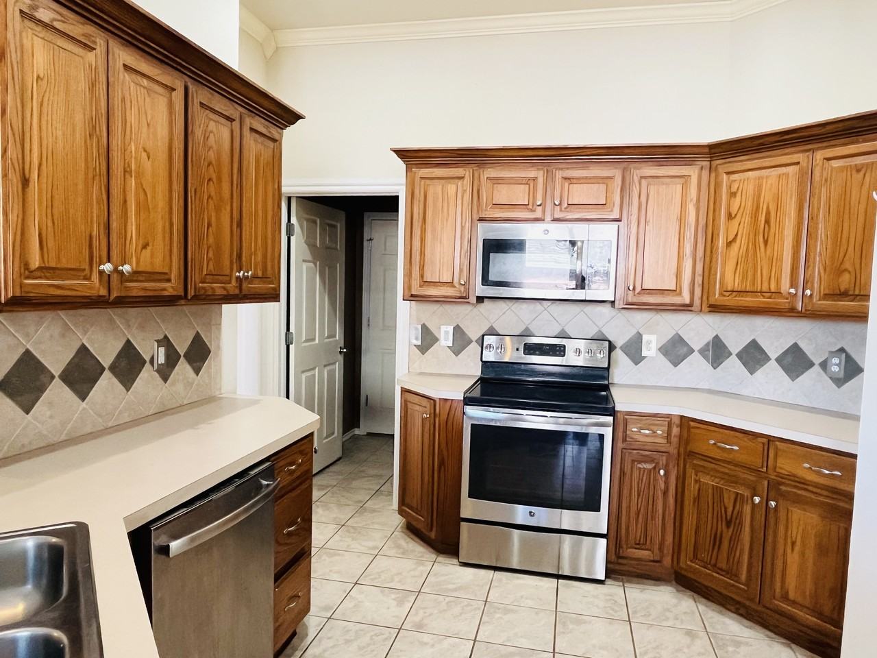 4817 Montrose Dr #1 - Photo 4 of 10