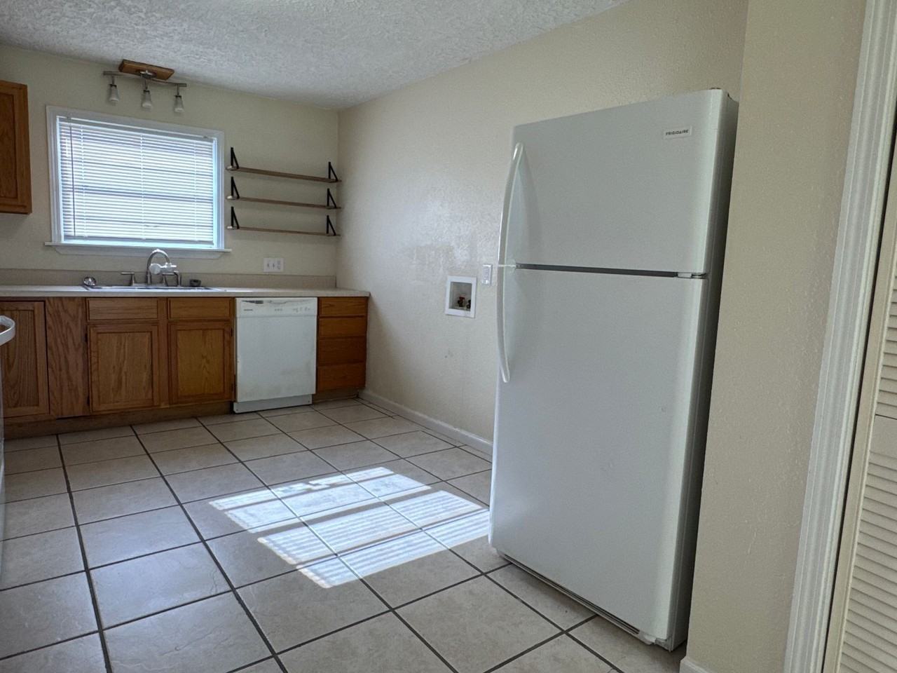 1503 Nw 18th St - Photo 4 of 9