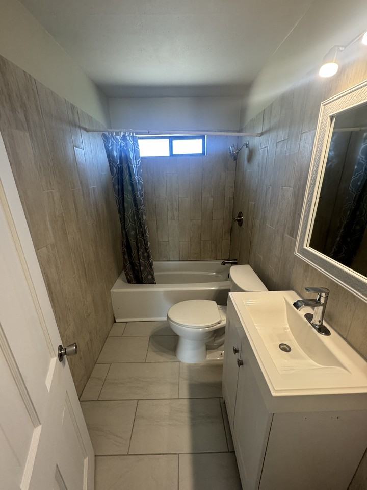 1025 Crescent Dr #1 - Photo 4 of 10