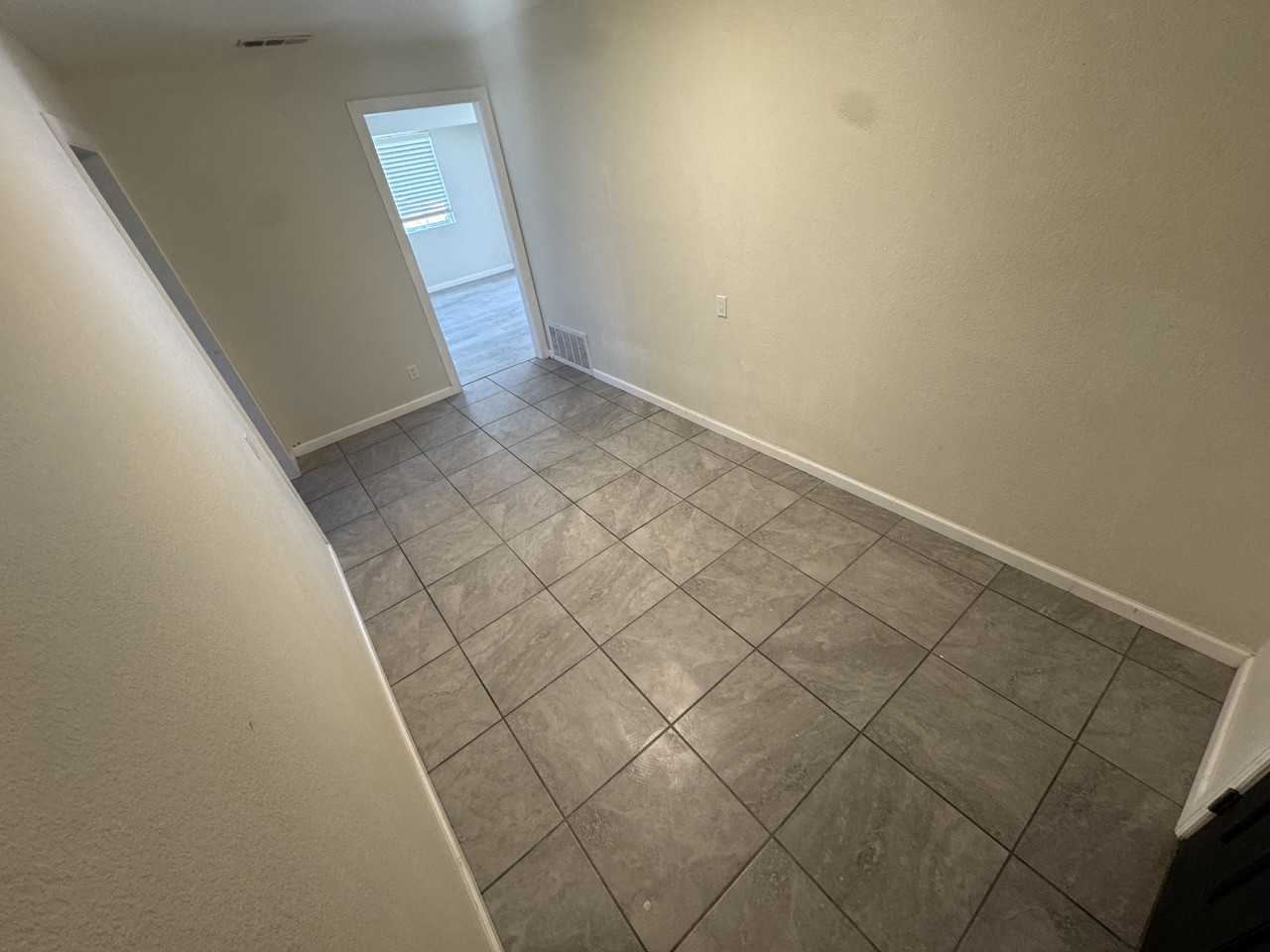 1025 Crescent Dr #1 - Photo 5 of 10