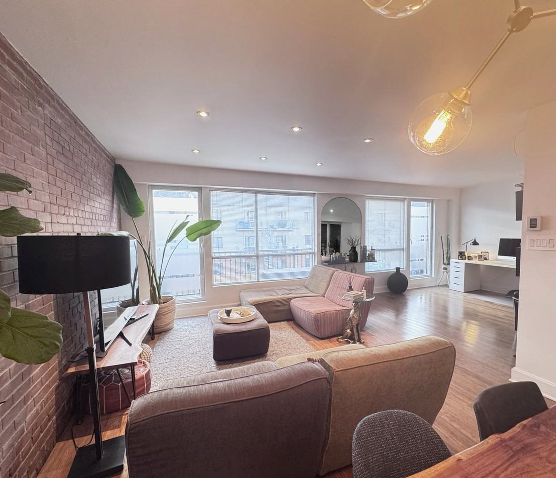 735 1re Av - Photo 2 of 18