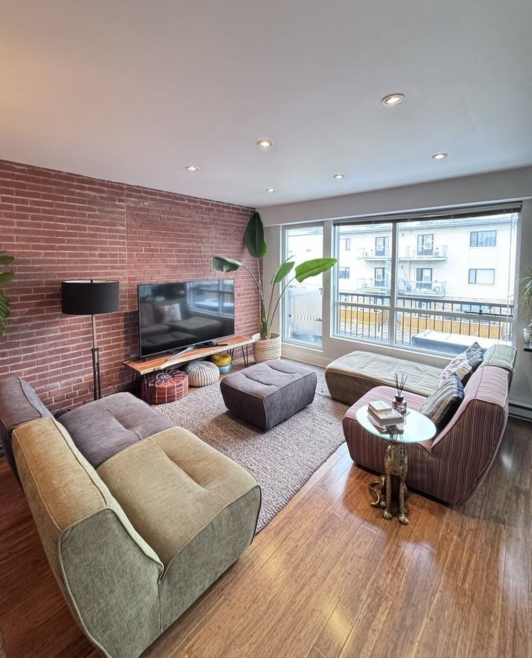 735 1re Av - Photo 3 of 18