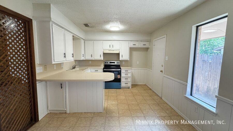 4427 75th Dr #B - Photo 7 of 26