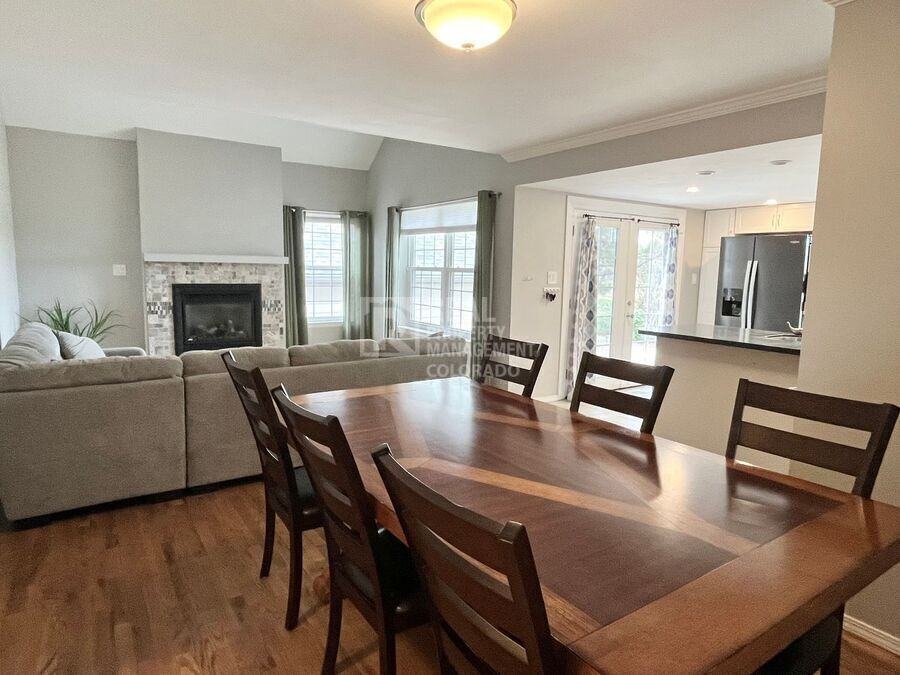 366 Cobblestone Dr - Photo 2 of 26