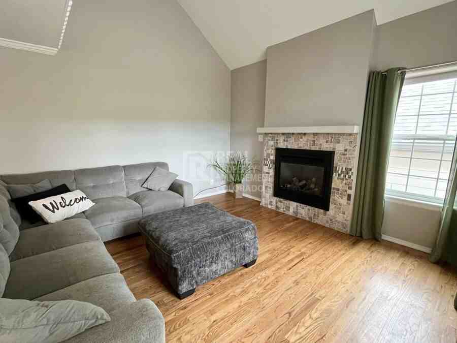 366 Cobblestone Dr - Photo 4 of 26