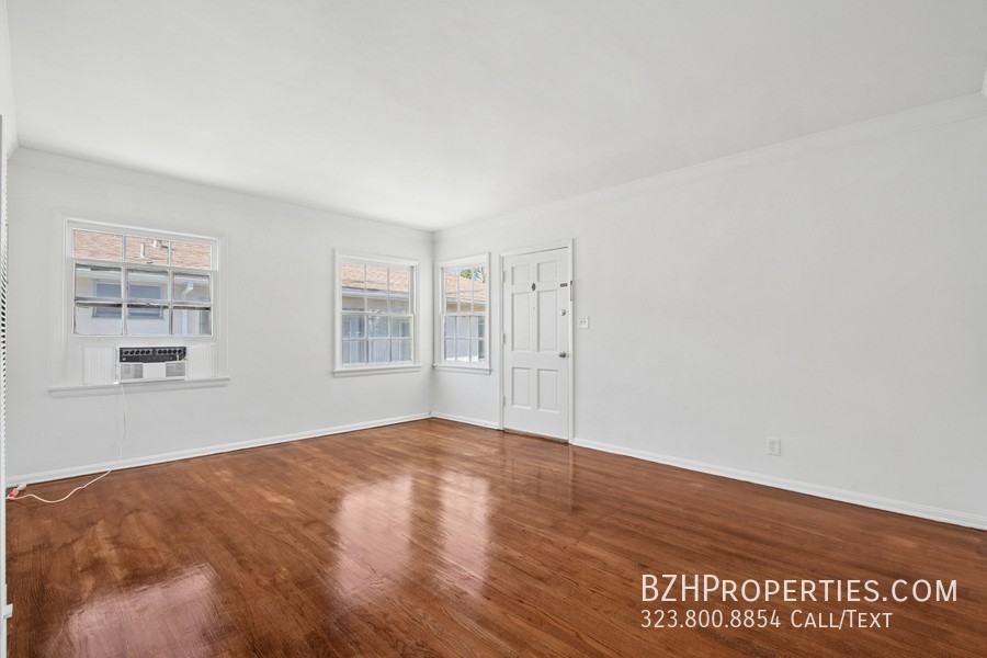 1047 1/2 S Holt Ave - Photo 3 of 20