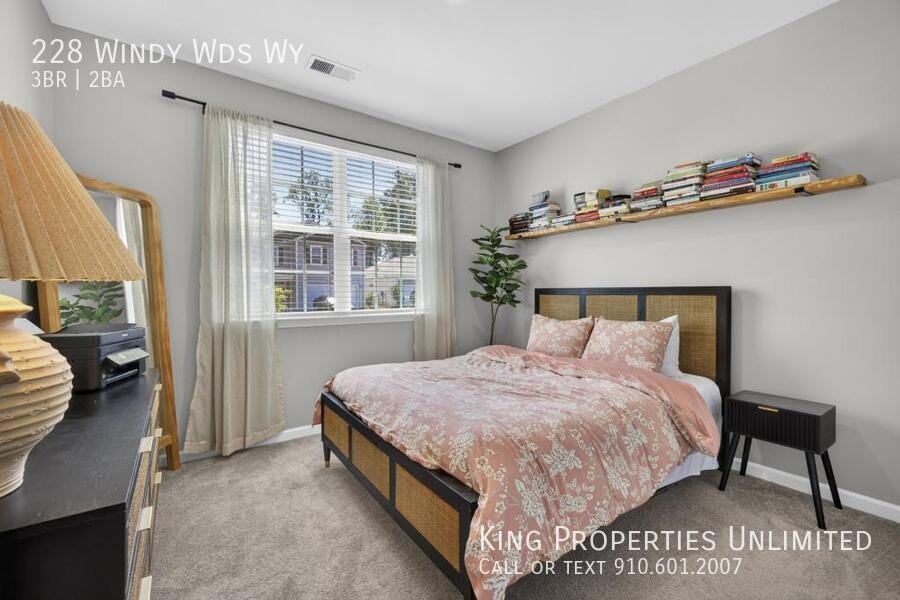 228 Windy Woods Way - Photo 4 of 37