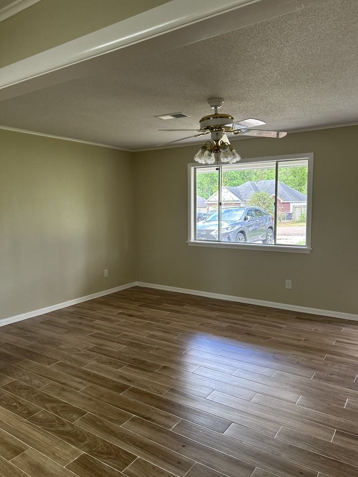 1801 Roosevelt Dr #1 - Photo 2 of 13