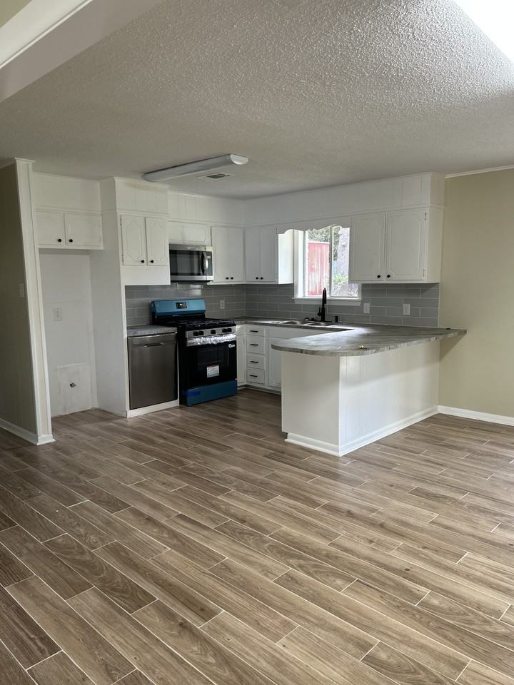 1801 Roosevelt Dr #1 - Photo 6 of 13