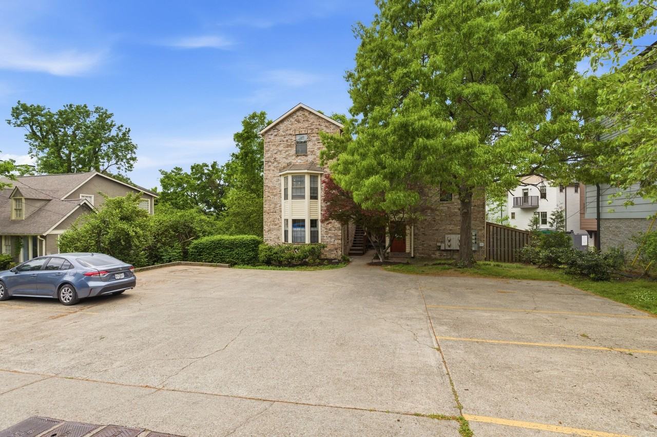 515 Chesterfield Ave #F - Photo 2 of 24