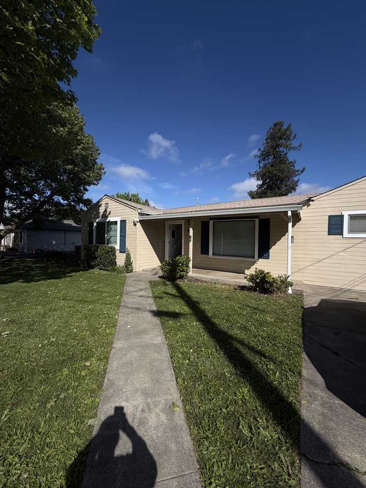 913 Clover Dr #1 - Photo 2 of 22