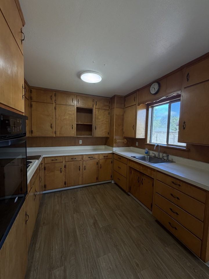 913 Clover Dr #1 - Photo 6 of 22