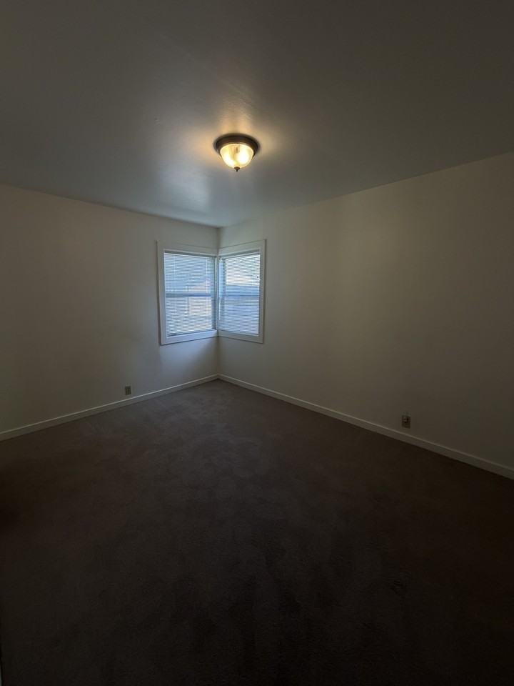 913 Clover Dr #1 - Photo 7 of 22