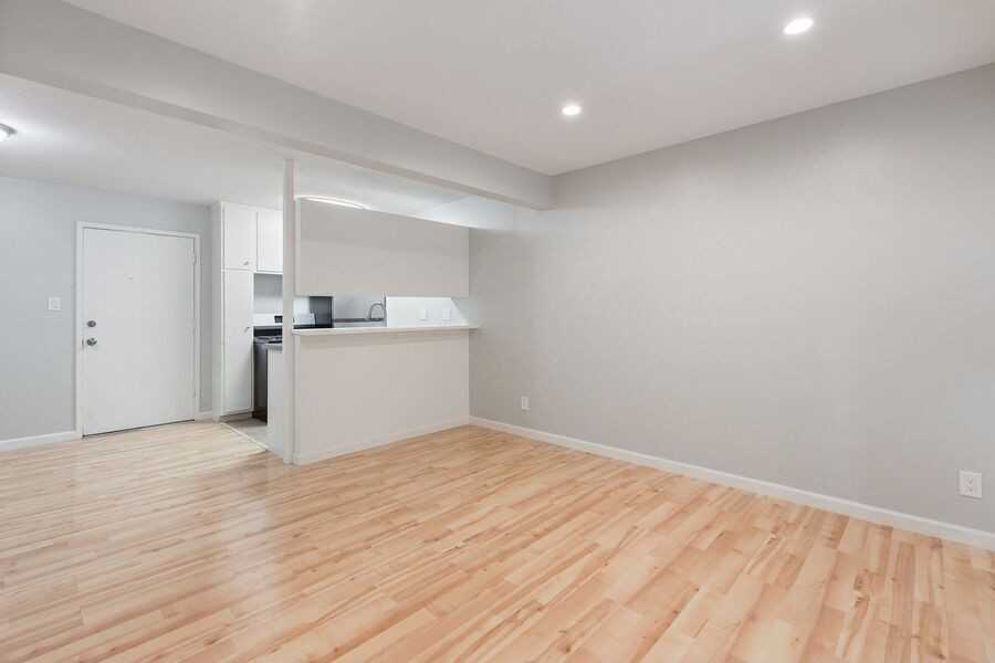 450 Alcatraz Ave #02 - Photo 4 of 20