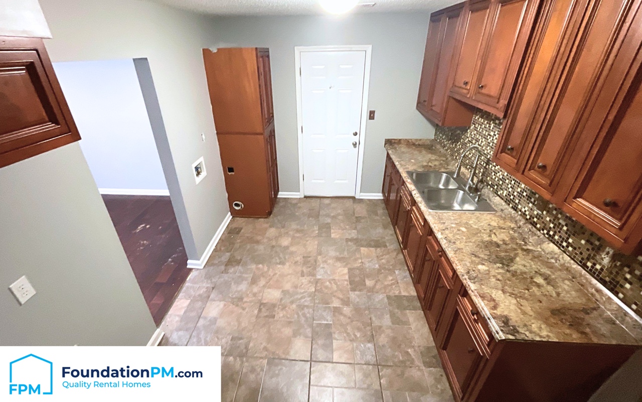 1375 Adelaide St #1 - Photo 3 of 11