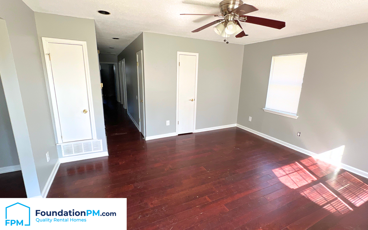 1375 Adelaide St #1 - Photo 5 of 11