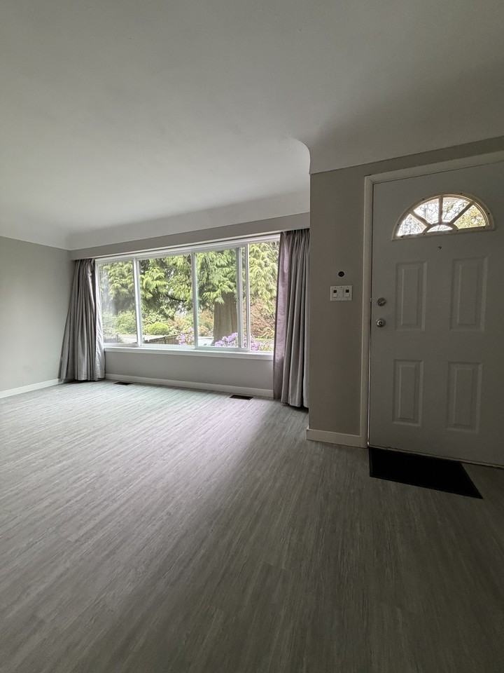 10586 127 St #LUO - Photo 6 of 25