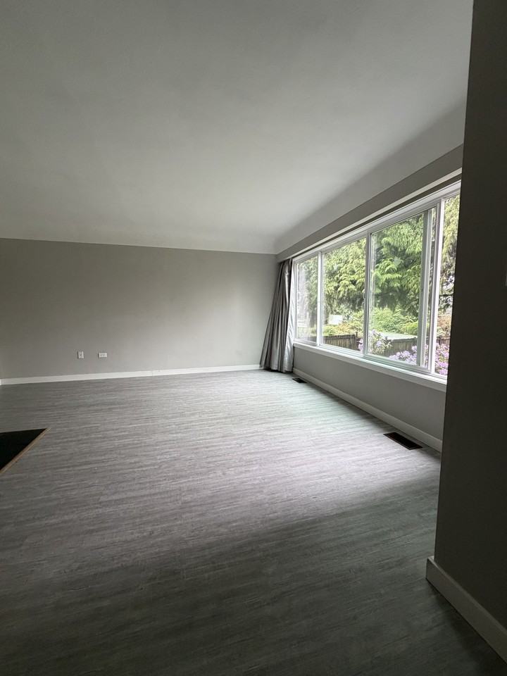 10586 127 St #LUO - Photo 7 of 25