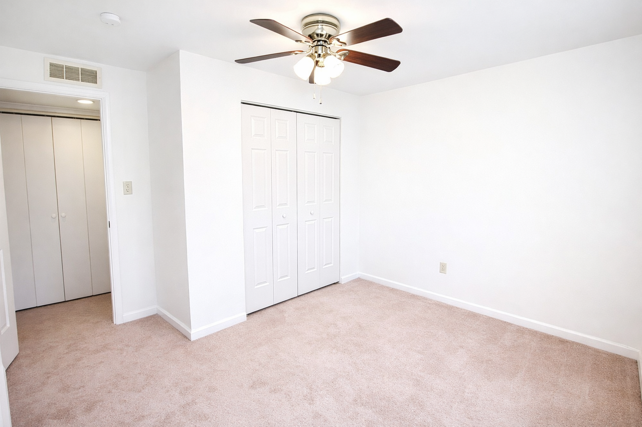 1635 ARDMORE BLVDAPT 22 #1635-22 - Photo 4 of 5