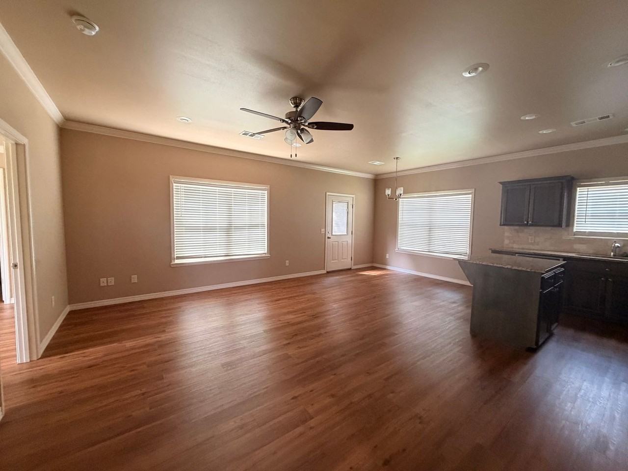 808 S Pittsburg Ave - Photo 3 of 12