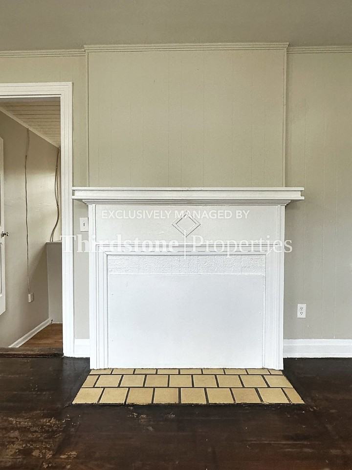 562 W 49th St - Photo 4 of 16