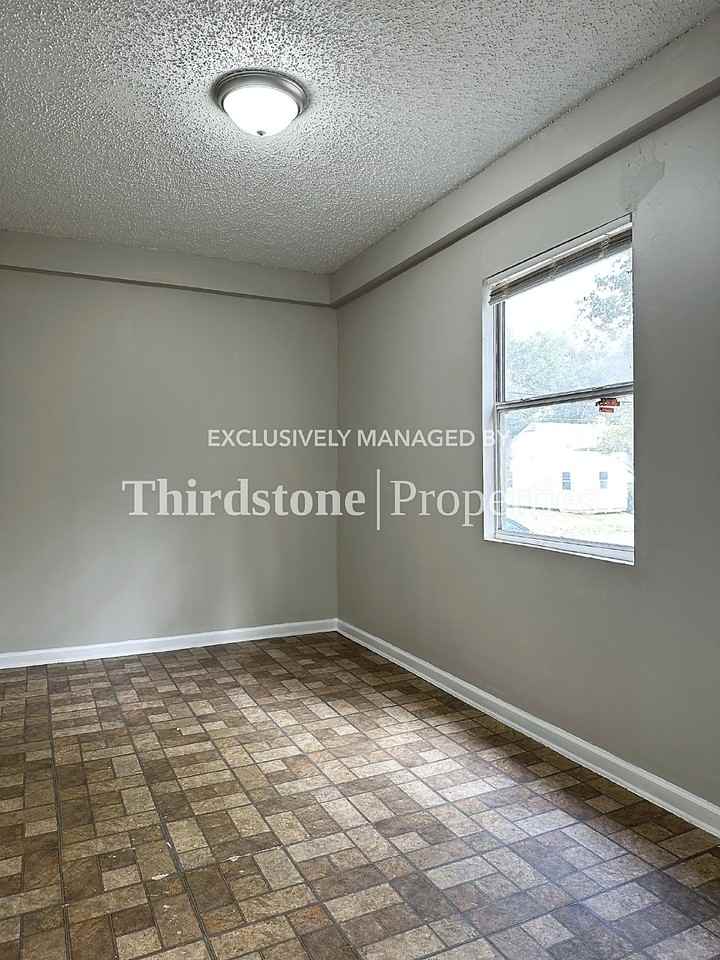 562 W 49th St - Photo 7 of 16