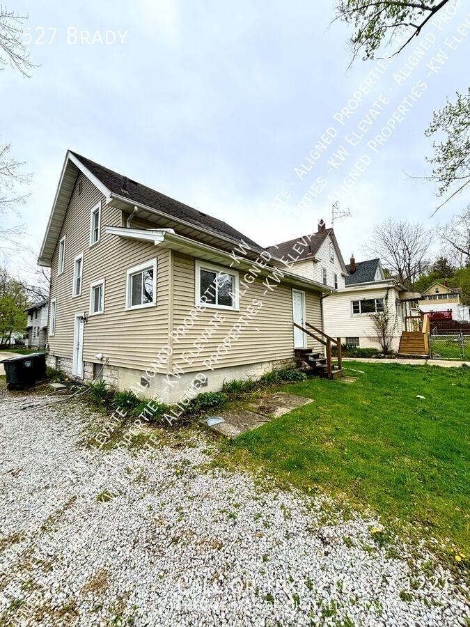 527 Brady Ave - Photo 2 of 27