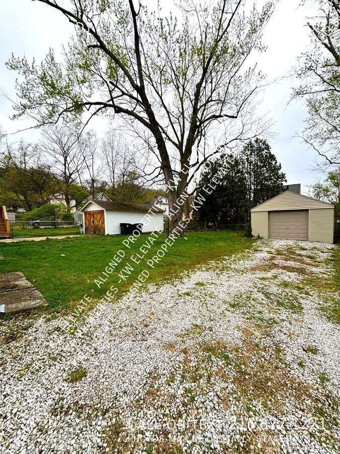 527 Brady Ave - Photo 3 of 27